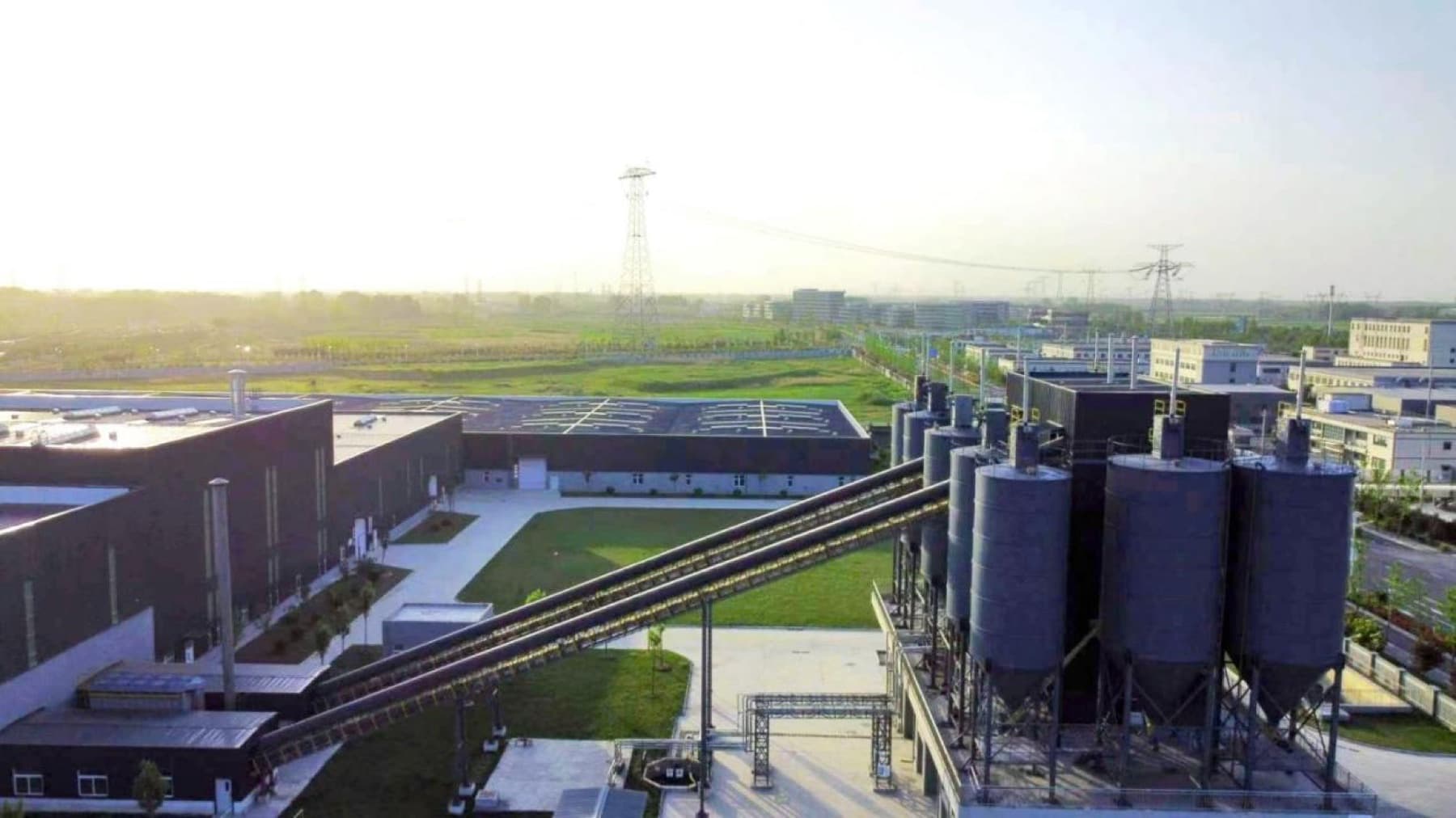 A completed TIANYU batching plant with cement silos and conveyors