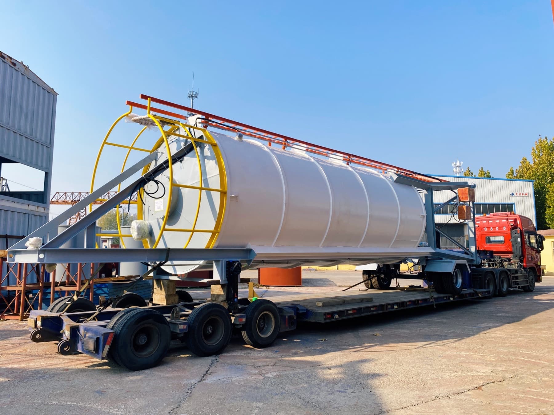 TIANYU mobile vertical cement silo on a road trailer